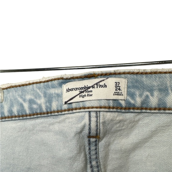 Abercrombie & Fitch the mom high rise Love High Rise Curve light wash 37/24L - Picture 8 of 16